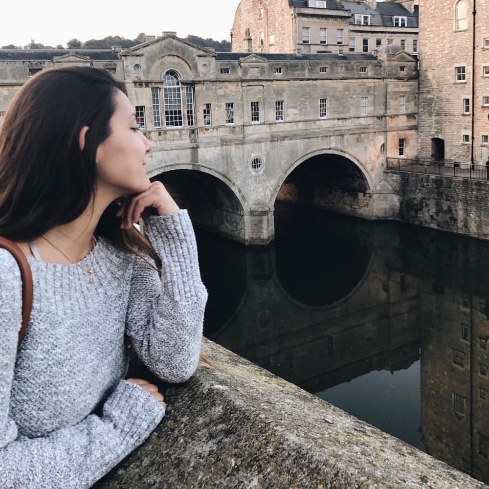 HOLLISTER: OFF THE SHOULDER SWEATER